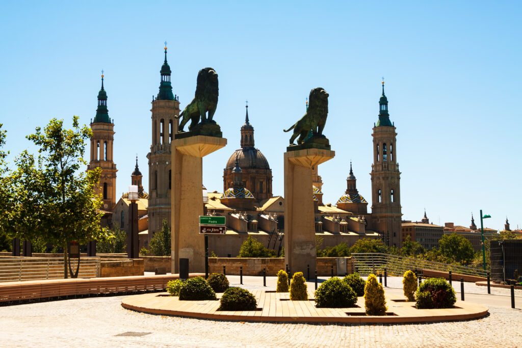 puente de los leones en zaragoza