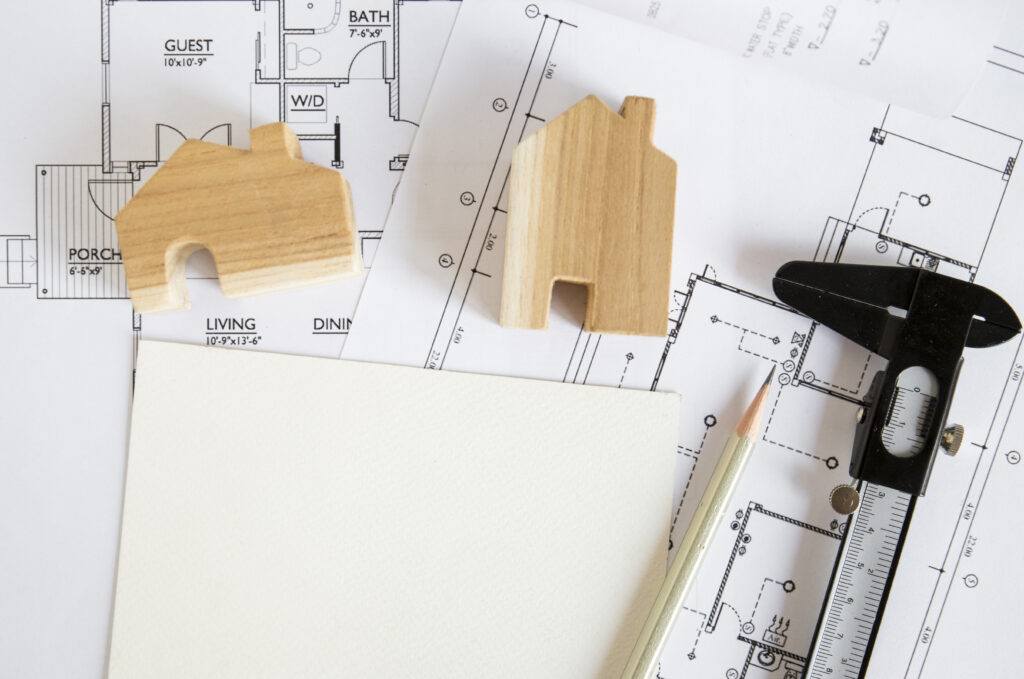 figuras de casa y pinza en borradores